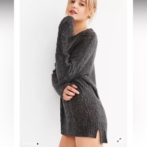 BDG | UO cable knit hi low sweater SIZE LARGE